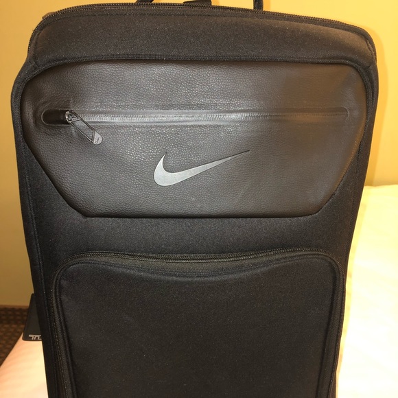 nike departure roller bag
